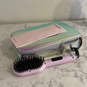 Mini hair straightening brush